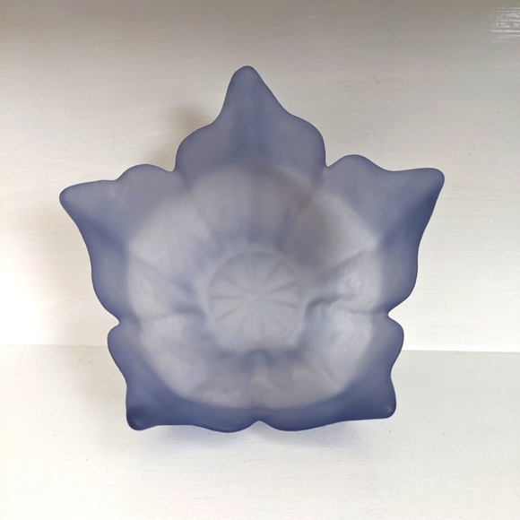 Vintage Viking Glass Lotus Bowl – Amethyst Purple Mid-Century Decor - Picture 3 of 4